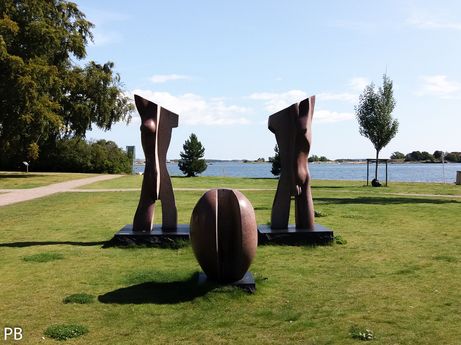 Adm i Ewa w parku przy Muzeum Morskim (foto: PB roweronline.pl)