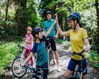 Wybierz bezpieczne kaski rowerowe dla dzieci i dorosłych / źródło mat. prasowe