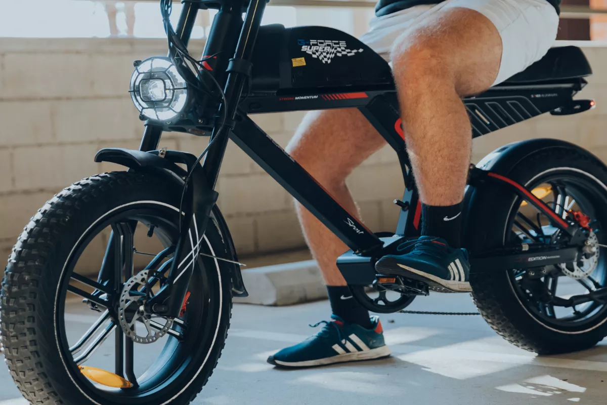Rower czy motorower? / Canva free