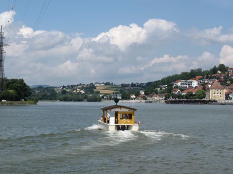 Trasa rowerowa nad Dunajem- odpływająca z powrotem przeprawa