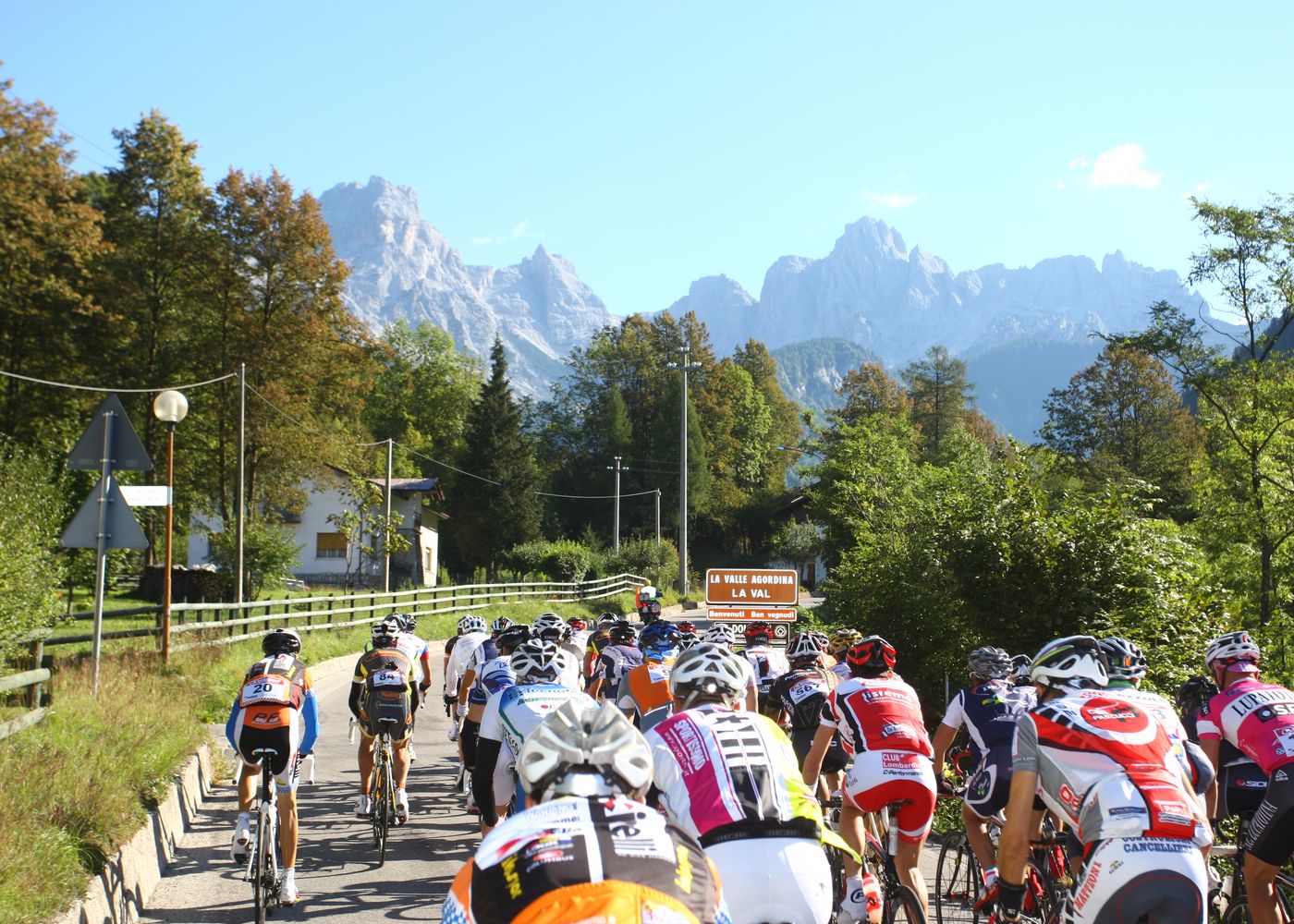 Gran Fondo Dolomiti Stars 2010 (foto: Dolomiti Stars) Gran Fondo Dolomiti Stars 2010 (foto: Dolomiti Stars)