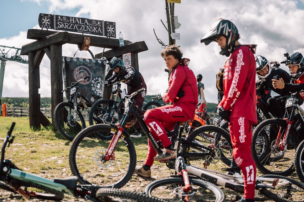 UCi_WC_DH / @staron_photo