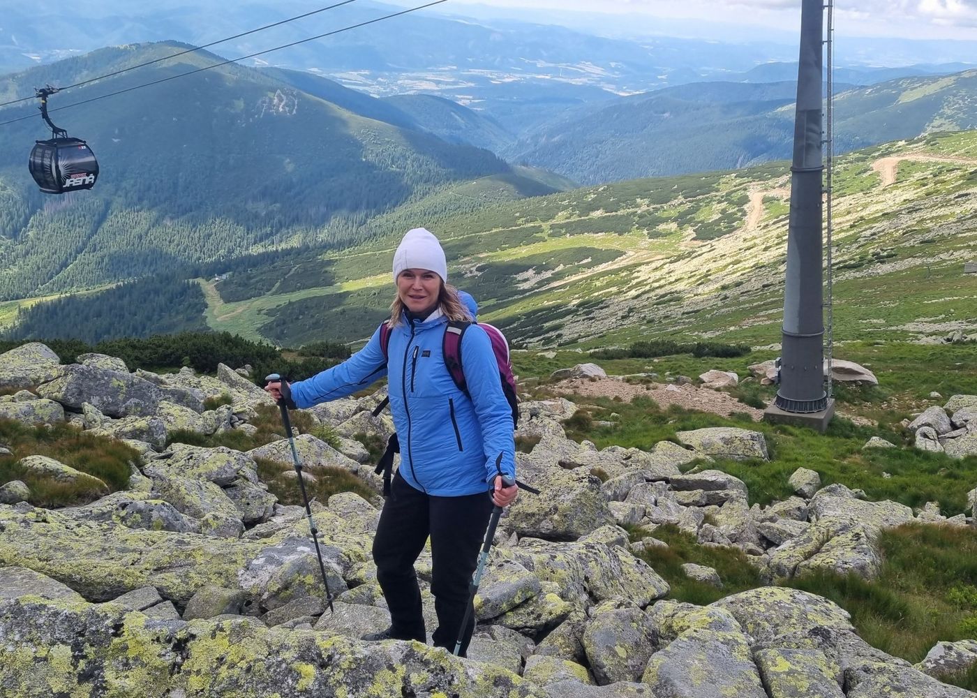 Autorka podczas trekkingu na najwyższy szczyt Tatr Niskich – Dziumbiel. / fot. archiwum autorki Autorka podczas trekkingu na najwyższy szczyt Tatr Niskich – Dziumbiel. / fot. archiwum autorki