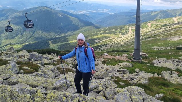 Autorka podczas trekkingu na najwyższy szczyt Tatr Niskich – Dziumbiel. / fot. archiwum autorki