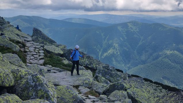 Autorka podczas trekkingu na najwyższy szczyt Tatr Niskich – Dziumbiel. / fot. archiwum autorki