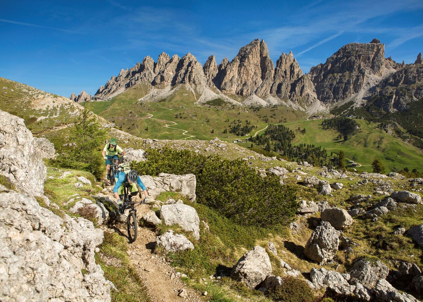 Na górskich rowerach w Val Gardena (foto: mat. prasowe) Na górskich rowerach w Val Gardena (foto: mat. prasowe)