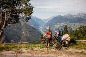 Na ebikach w  Kaunerberg / (c)TVB Tiroler Oberland, Severin Wegener