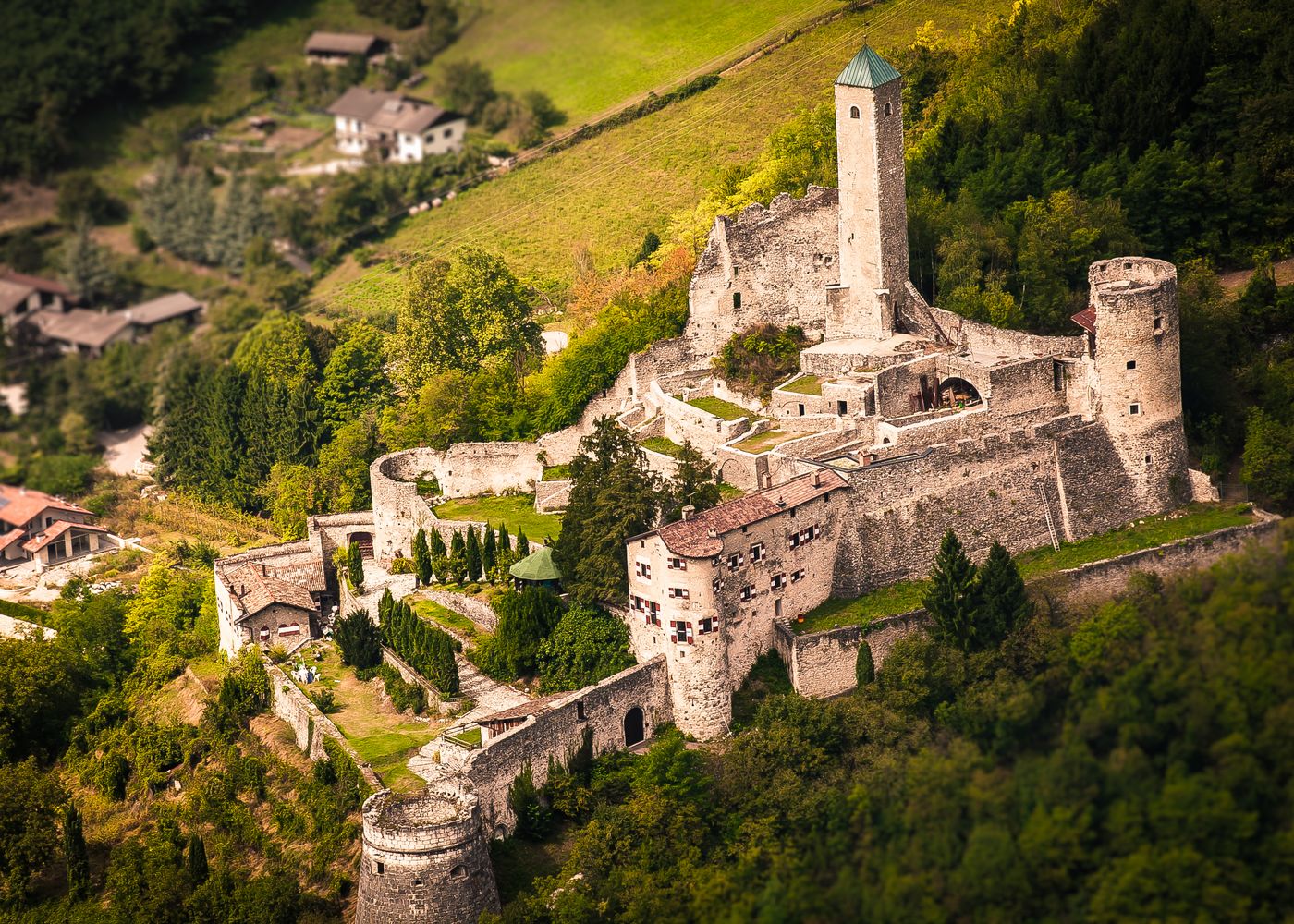 Zamek Telvana Borgo Valsugana - (fot. StoryTravelers) Zamek Telvana Borgo Valsugana - (fot. StoryTravelers)