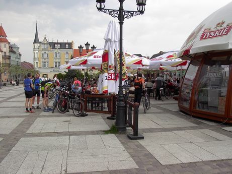 RYNEK W PSZCZYNIE. TERAZ OSTATNIK ODCINEK TRASY DO KATOWIC.