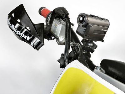 Mocowanie kamery do kierownicy (foto: planetpr.pl)