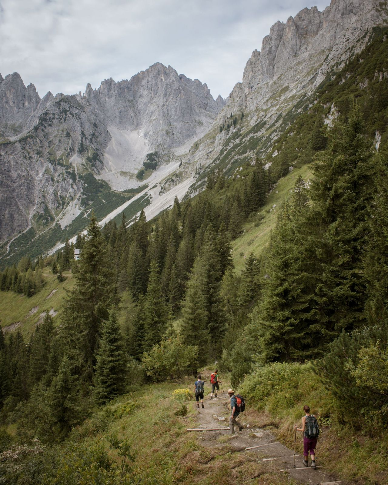 Szlak Orła etap 1 Kaisergebirge, od Gaudeamushütte do Regalm, Adlerweg / (c)Tirol Werbung, Jens Schwarz Szlak Orła etap 1 Kaisergebirge, od Gaudeamushütte do Regalm, Adlerweg / (c)Tirol Werbung, Jens Schwarz