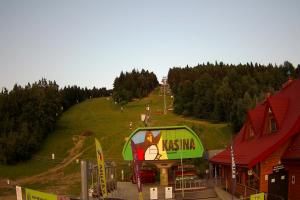Kasina Wielka Kasina Ski & Bike Park Dolna stacja kolejki krzesełkowej