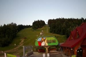 Kasina Wielka Kasina Ski & Bike Park Dolna stacja kolejki krzesełkowej