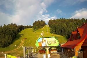 Kasina Wielka Kasina Ski & Bike Park Dolna stacja kolejki krzesełkowej