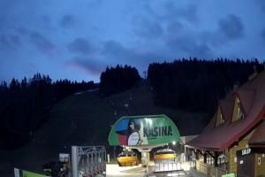 Kasina Wielka Kasina Ski & Bike Park Dolna stacja kolejki krzesełkowej